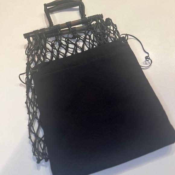 Gucci Authentic Braided Drawstring Handbag (Serial No. 106265203998) - Picture 7 of 14